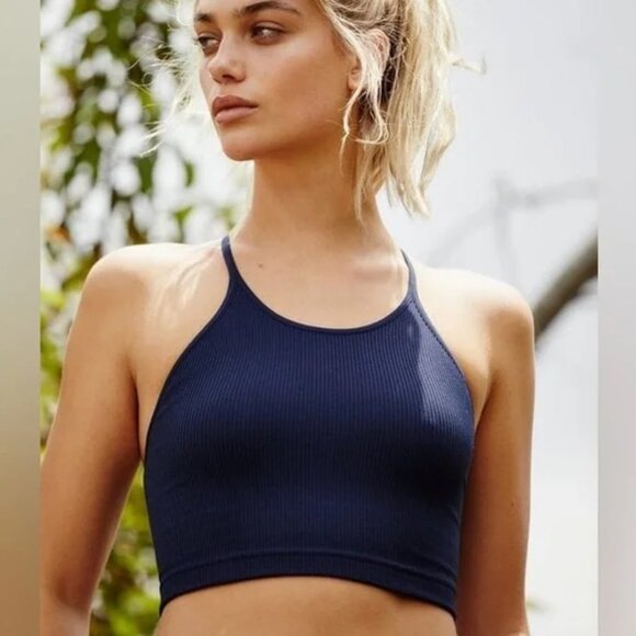 Free people movement happiness runs tank - Picture 1 of 5